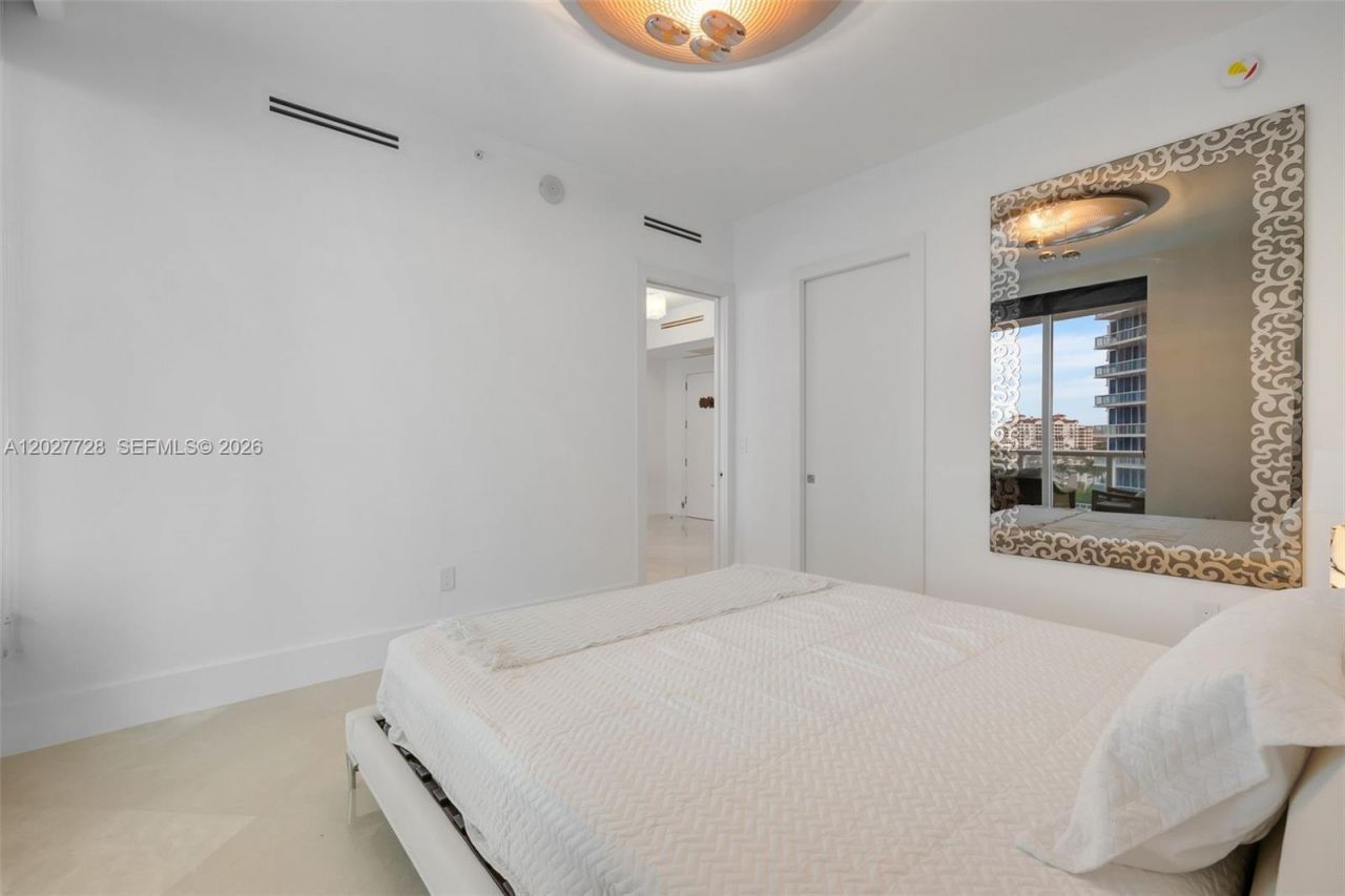 50 S Pointe Dr, Unit 903, Miami Beach, FL 33139 Photo