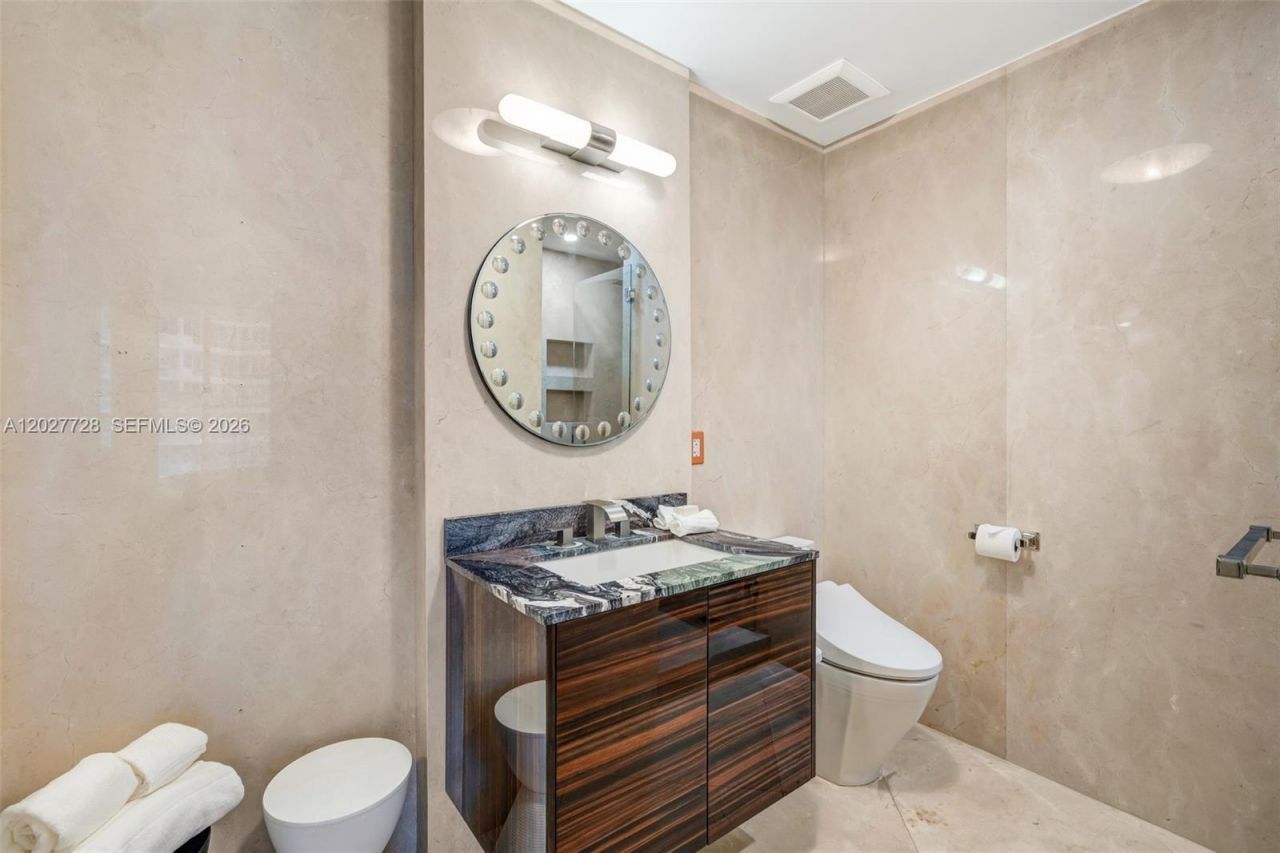 50 S Pointe Dr, Unit 903, Miami Beach, FL 33139 Photo