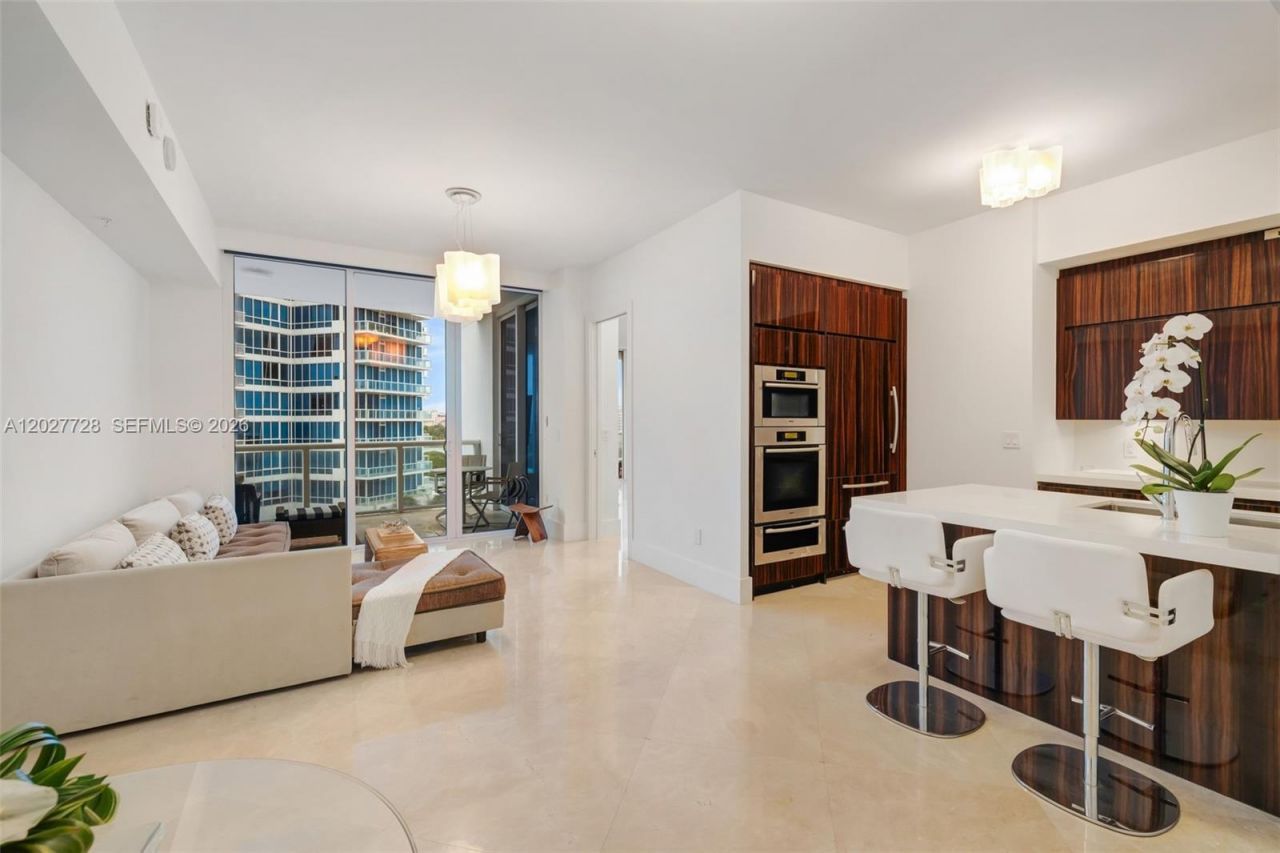 50 S Pointe Dr, Unit 903, Miami Beach, FL 33139 Photo