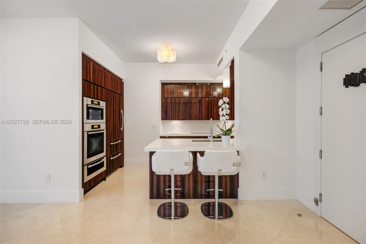 50 S Pointe Dr, Unit 903, Miami Beach, FL 33139 Photo