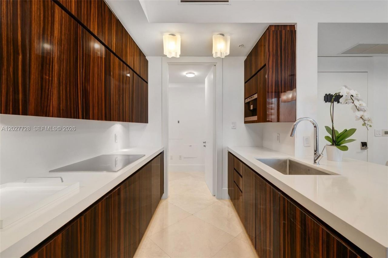 50 S Pointe Dr, Unit 903, Miami Beach, FL 33139 Photo