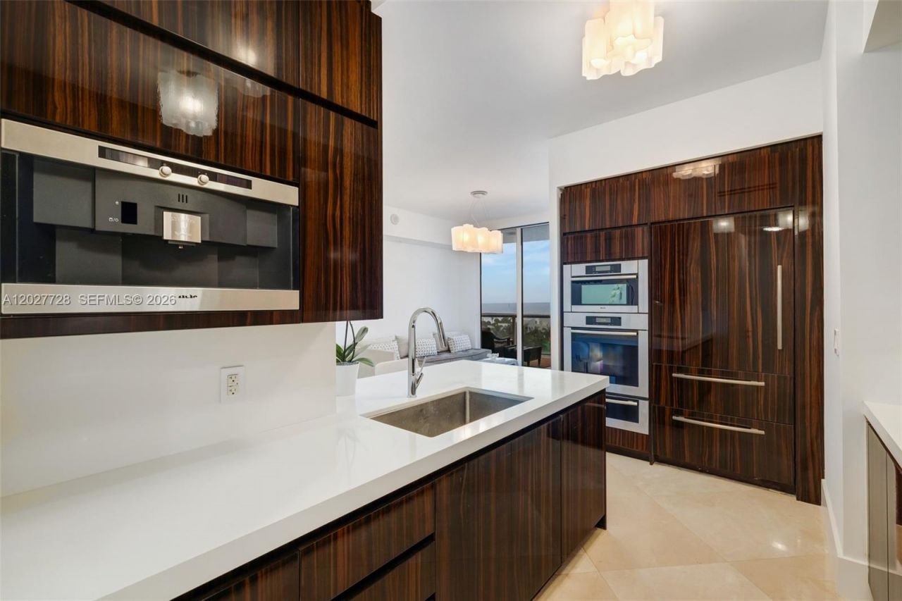 50 S Pointe Dr, Unit 903, Miami Beach, FL 33139 Photo