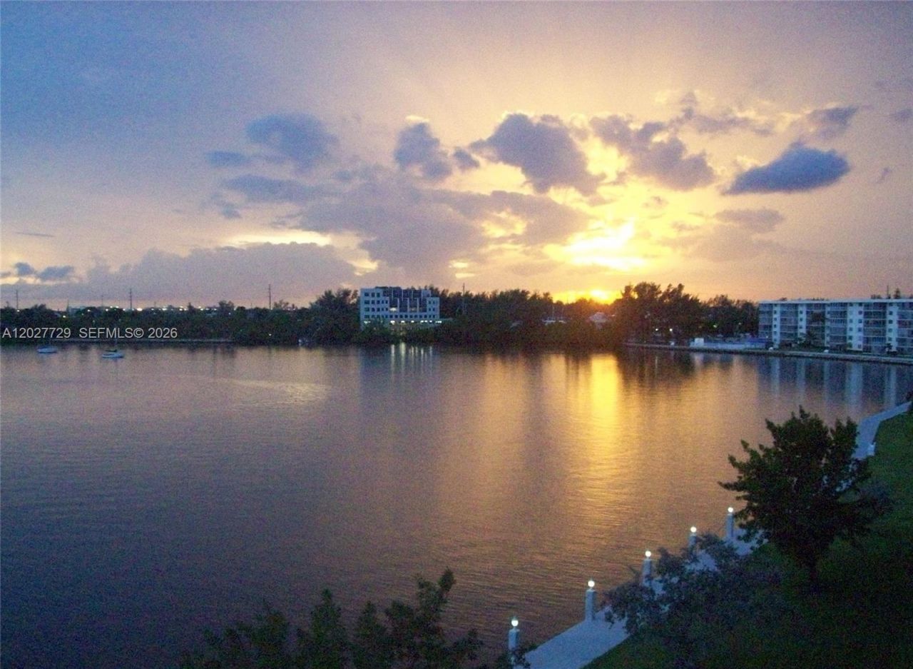 3010 Marcos Dr , Unit R314, Aventura, FL 33160 Photo