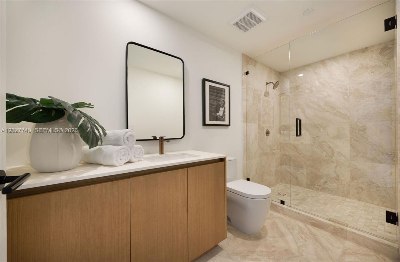 1177 Kane Concourse , Unit 404, Bay Harbor Islands, FL 33154 Photo