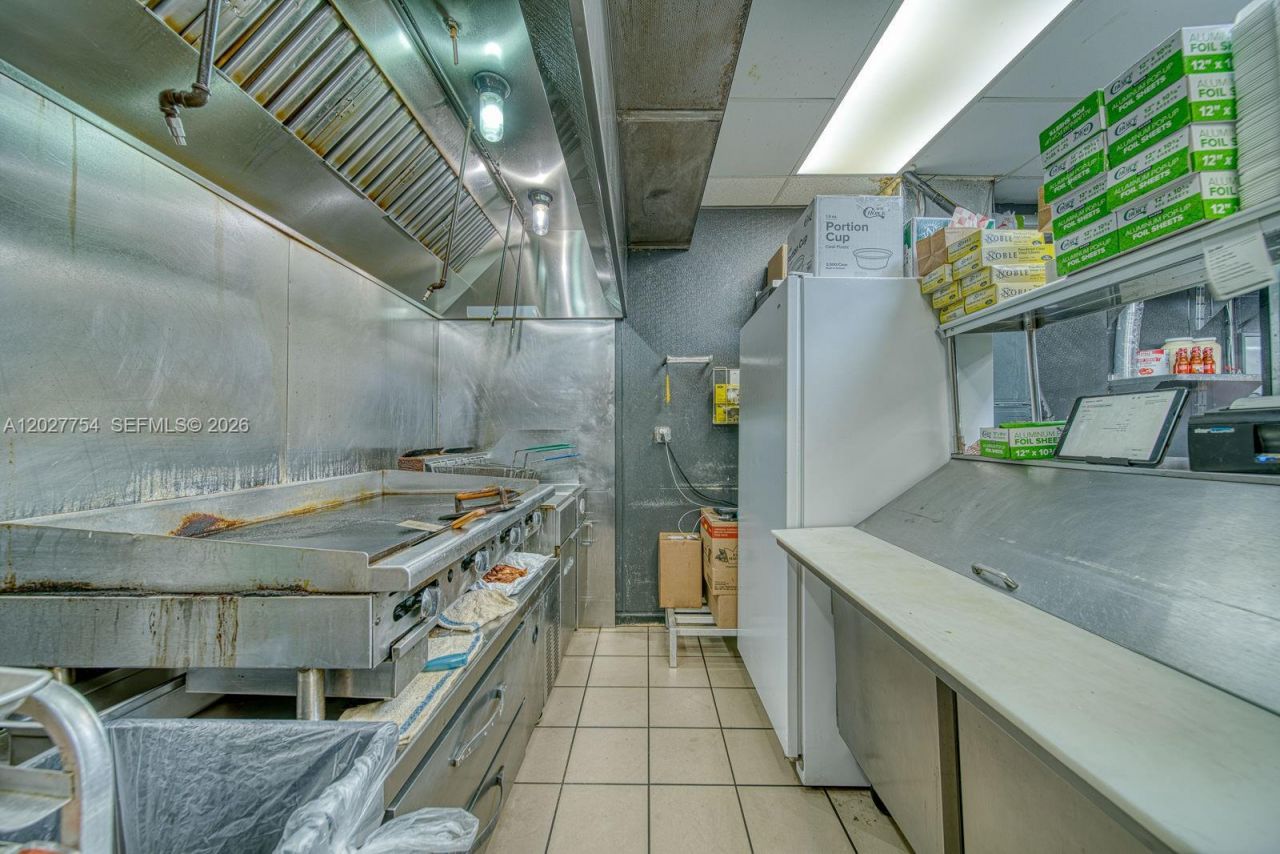 Burger Joint For Sale In Hialeah Gardens , Hialeah, FL 33018 Photo