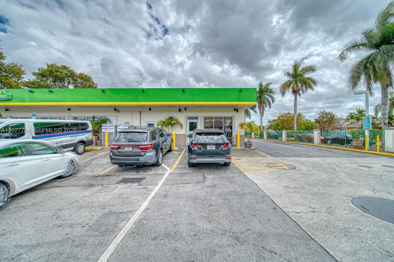 Burger Joint For Sale In Hialeah Gardens , Hialeah, FL 33018 Photo