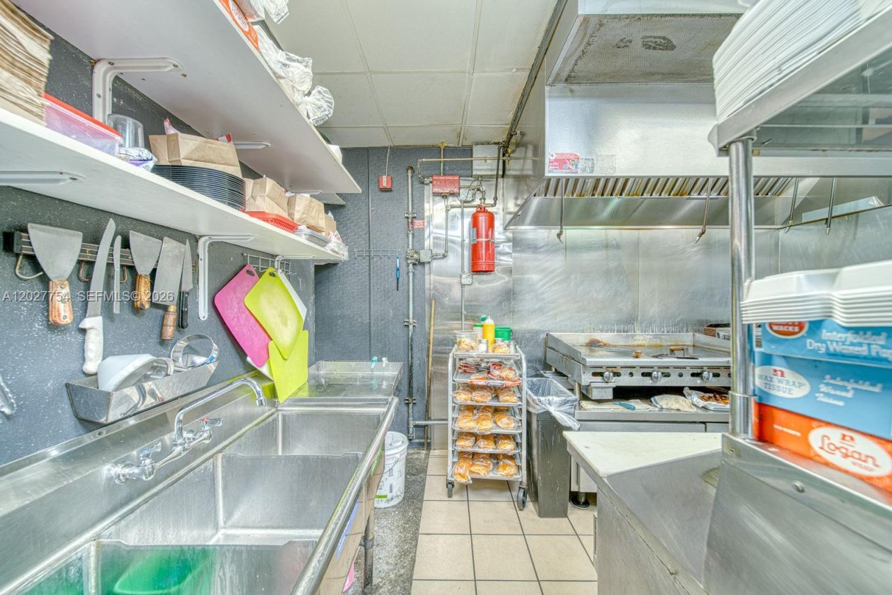 Burger Joint For Sale In Hialeah Gardens , Hialeah, FL 33018 Photo