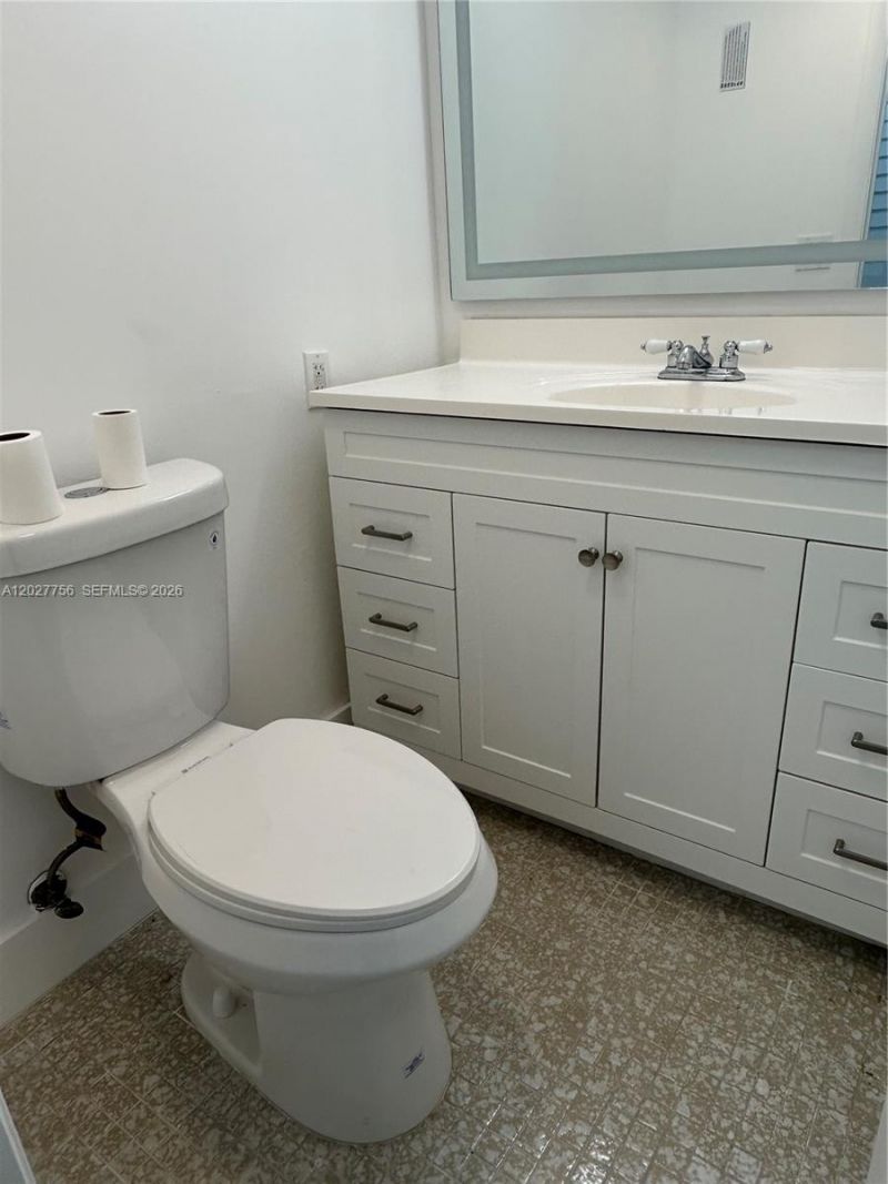 110 S Shore Dr, Unit 4E, Miami Beach, FL 33141 Photo