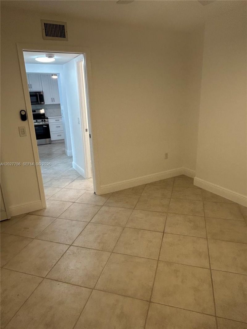 110 S Shore Dr, Unit 4E, Miami Beach, FL 33141 Photo