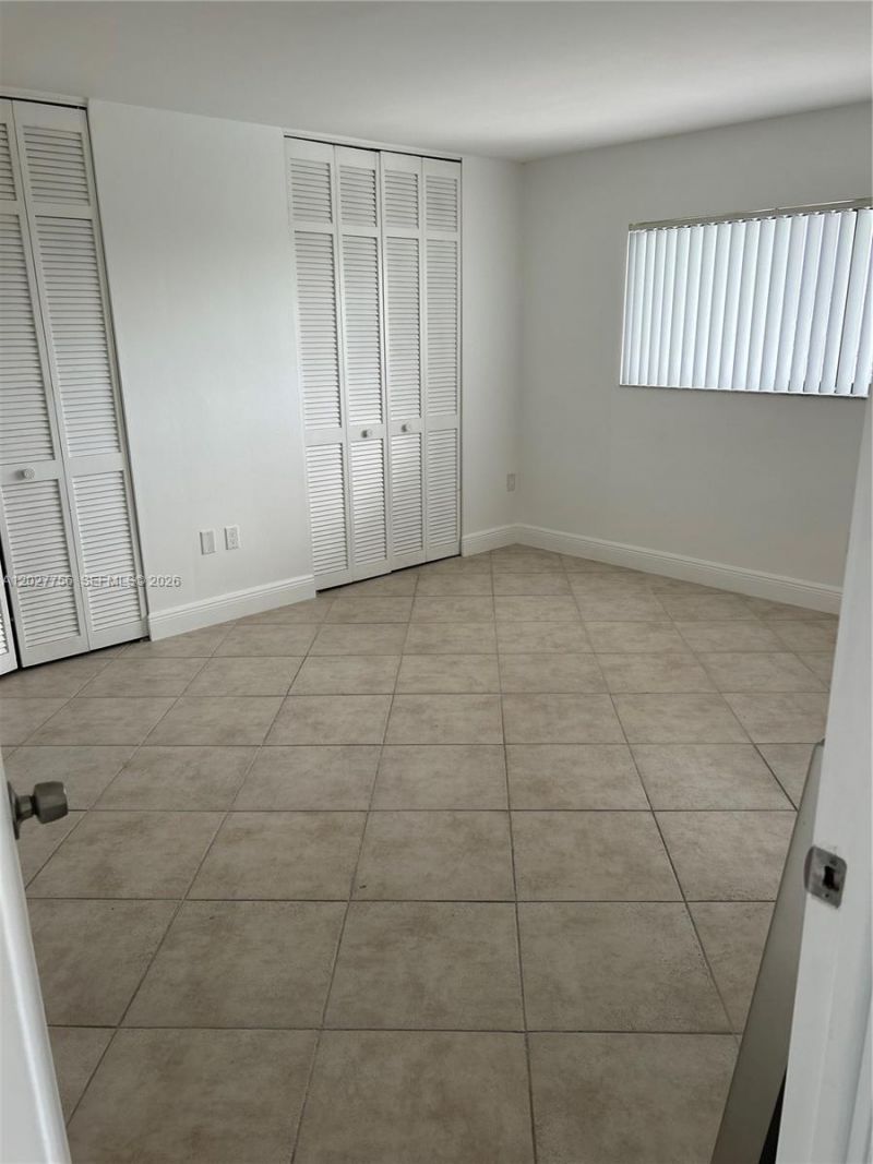 110 S Shore Dr, Unit 4E, Miami Beach, FL 33141 Photo