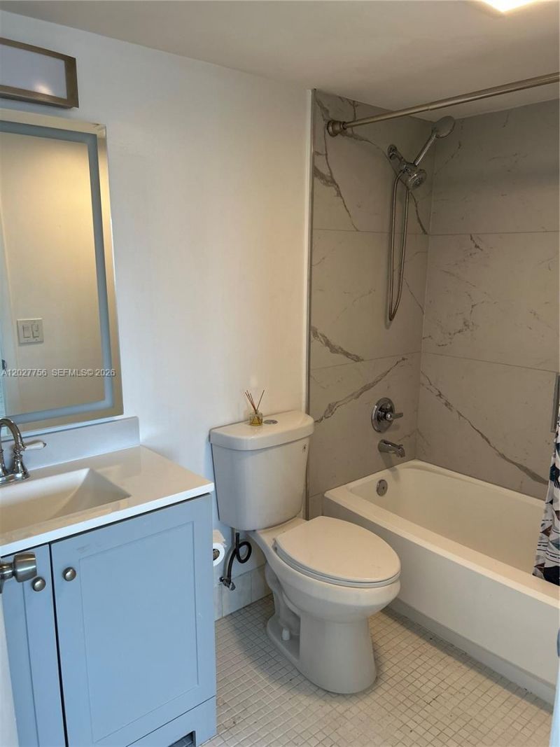 110 S Shore Dr, Unit 4E, Miami Beach, FL 33141 Photo