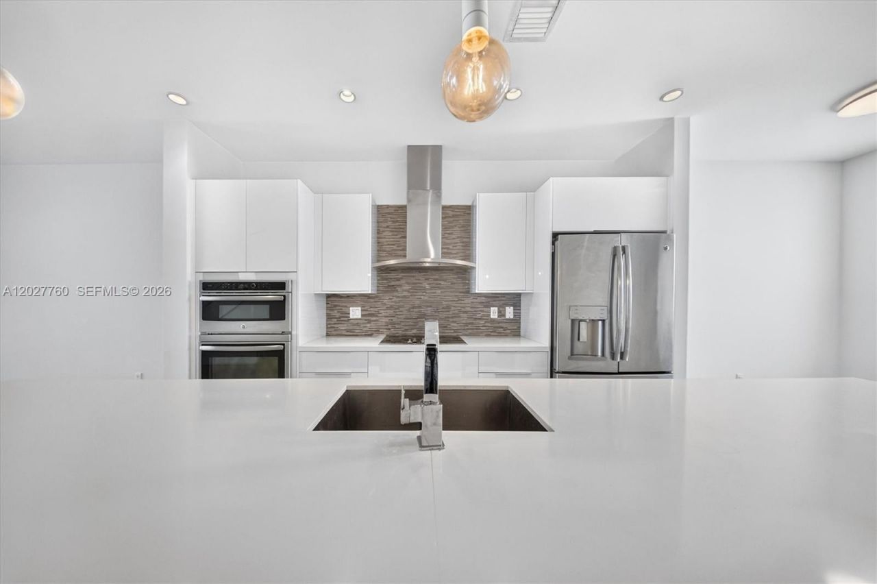 6310 NW 103rd Pl , Unit 202, Doral, FL 33178 Photo