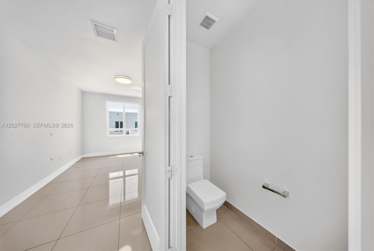 6310 NW 103rd Pl , Unit 202, Doral, FL 33178 Photo
