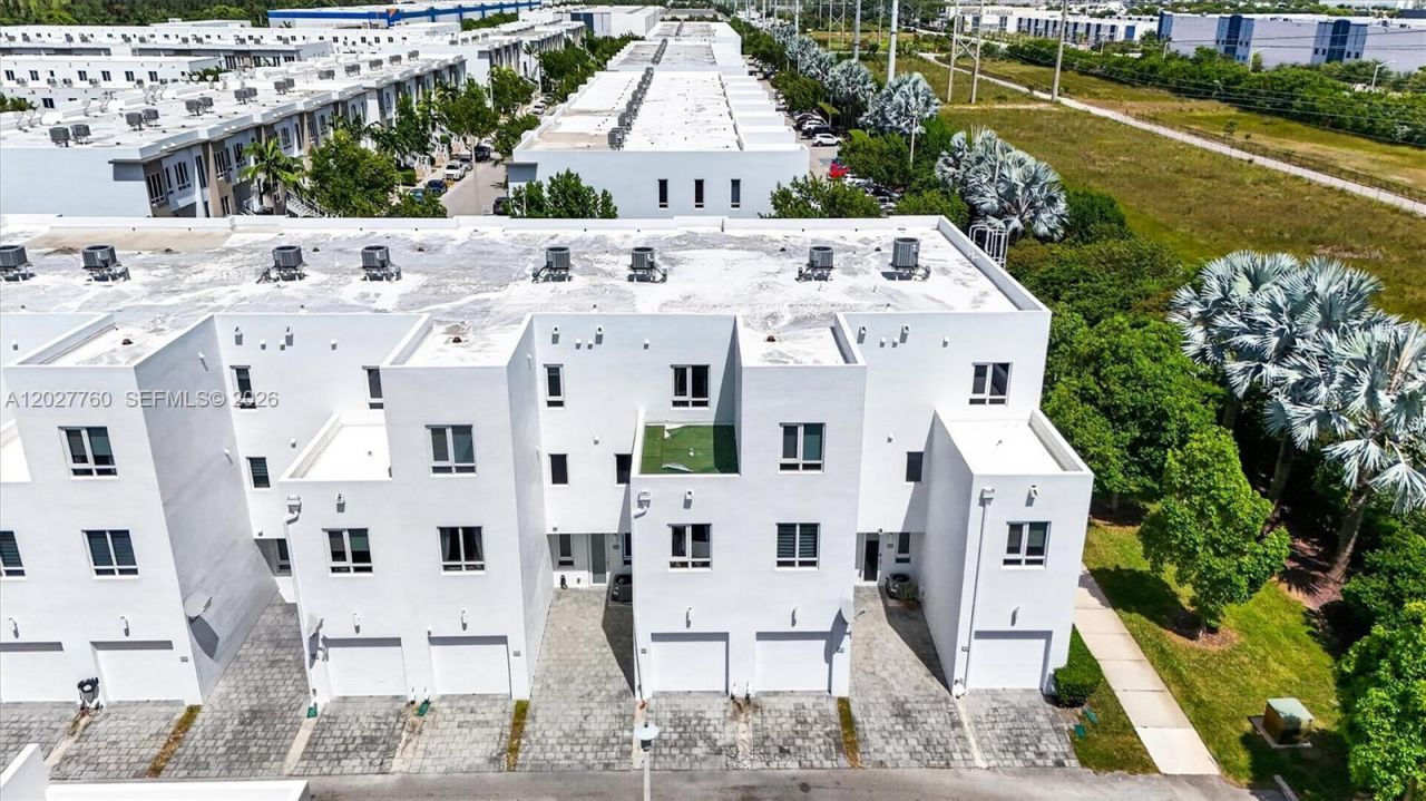 6310 NW 103rd Pl , Unit 202, Doral, FL 33178 Photo