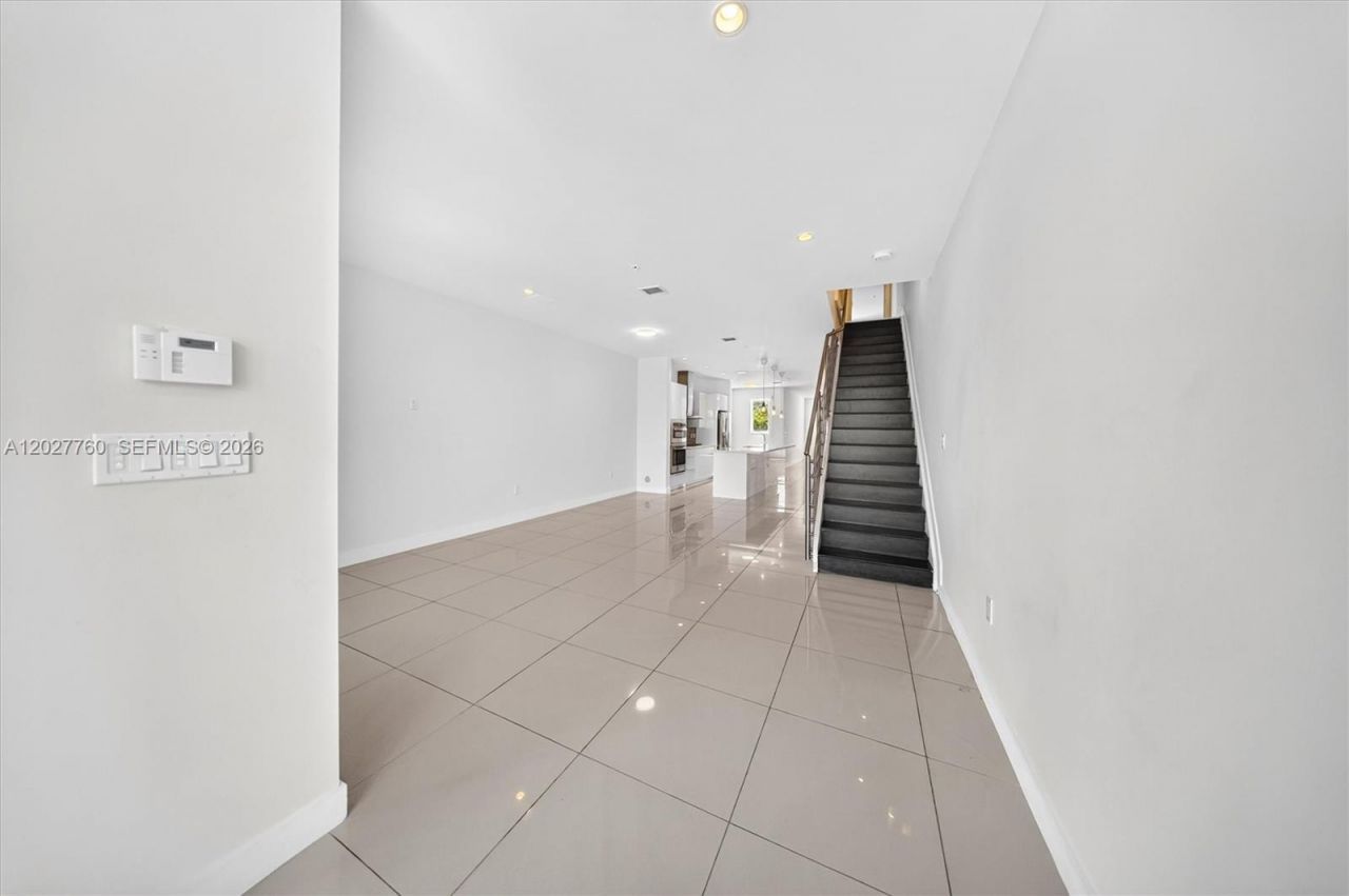 6310 NW 103rd Pl , Unit 202, Doral, FL 33178 Photo