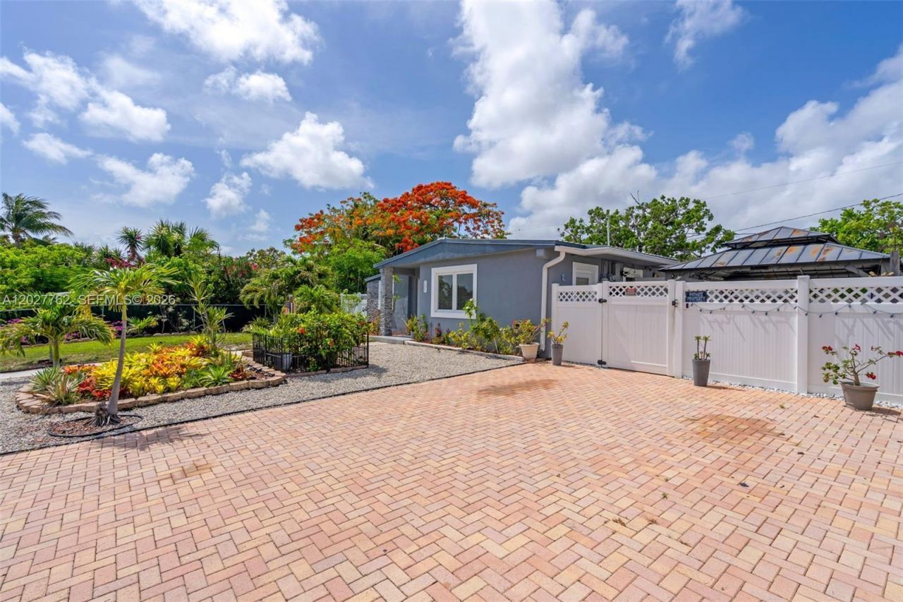 255 NE 41st Ct, Deerfield Beach, FL 33064 Photo