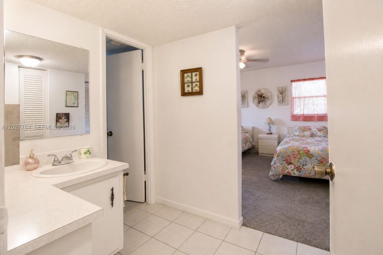 3050 Holiday Springs Blvd , Unit 305, Margate, FL 33063 Photo
