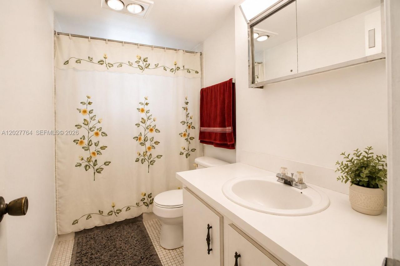 3050 Holiday Springs Blvd , Unit 305, Margate, FL 33063 Photo