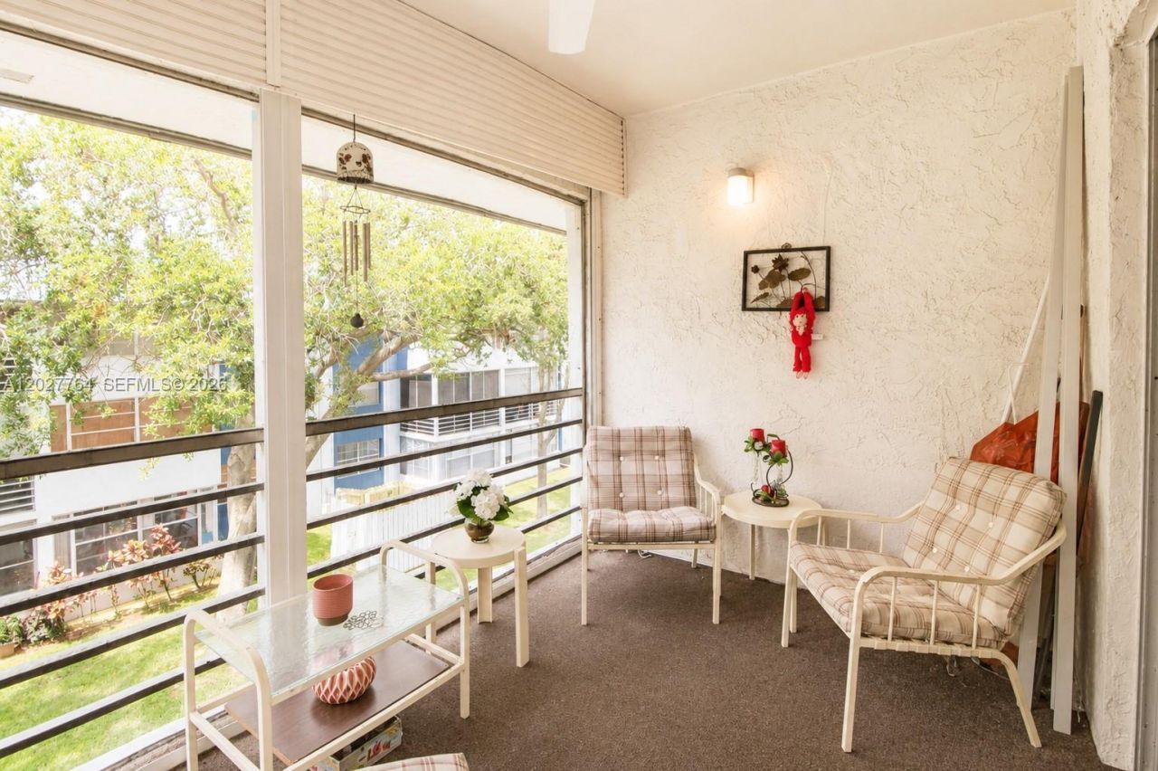 3050 Holiday Springs Blvd , Unit 305, Margate, FL 33063 Photo