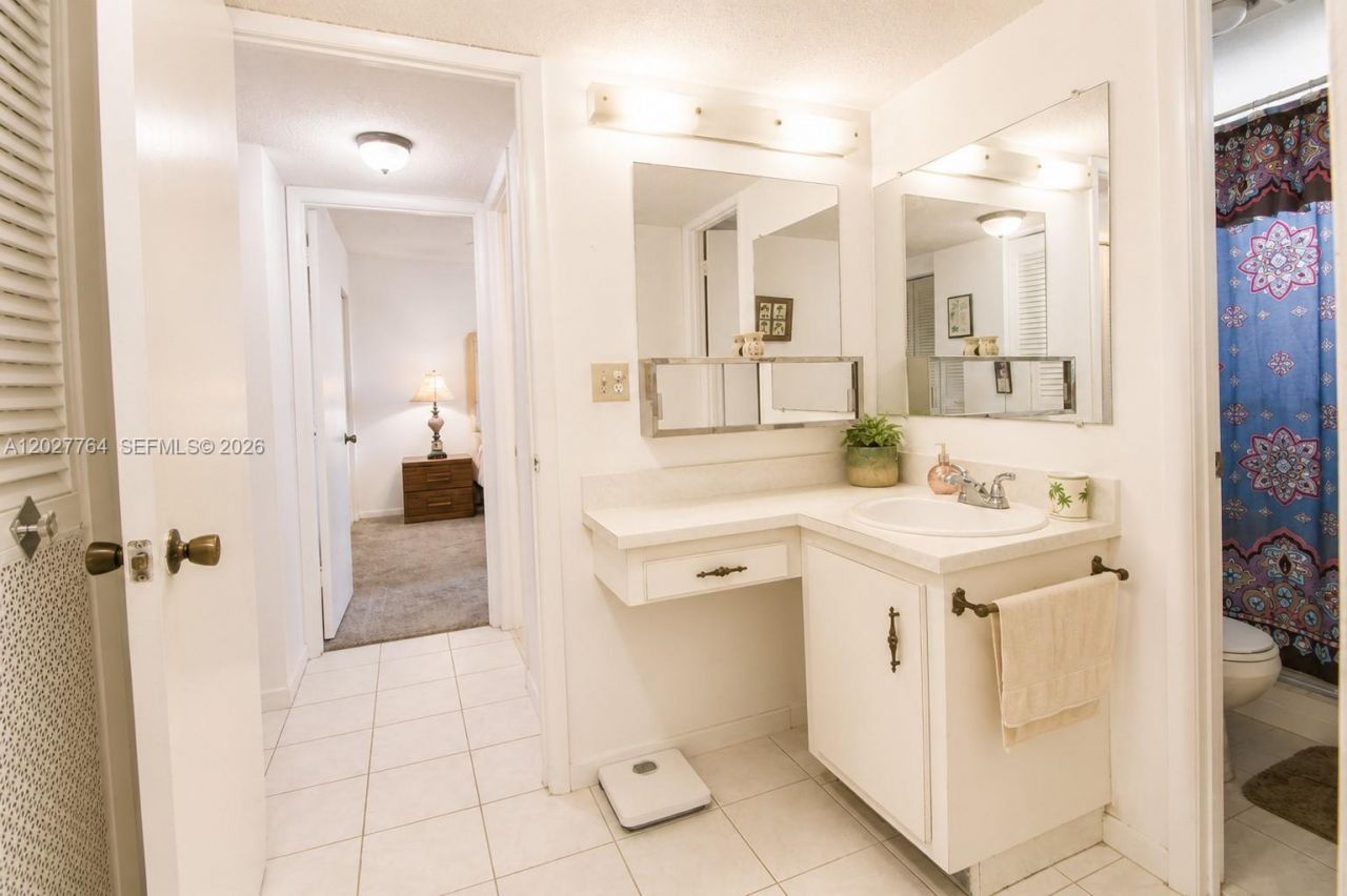 3050 Holiday Springs Blvd , Unit 305, Margate, FL 33063 Photo