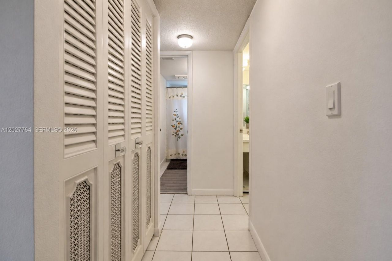3050 Holiday Springs Blvd , Unit 305, Margate, FL 33063 Photo