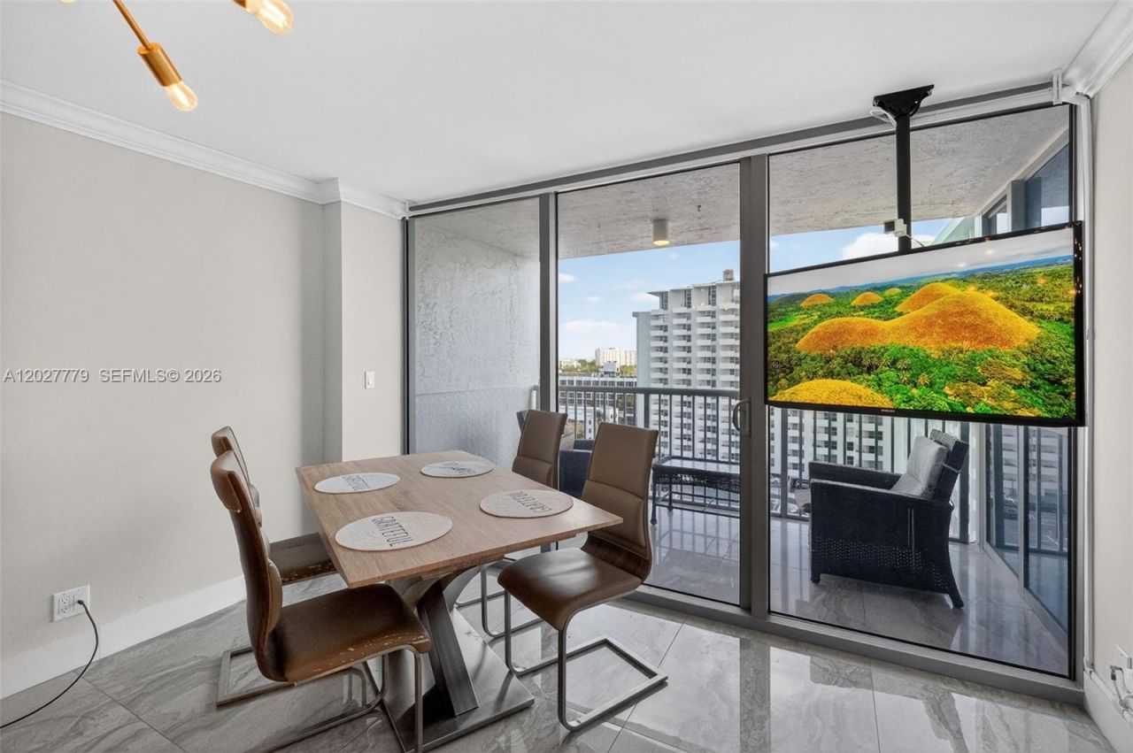 2655 Collins Ave , Unit 1407, Miami Beach, FL 33140 Photo