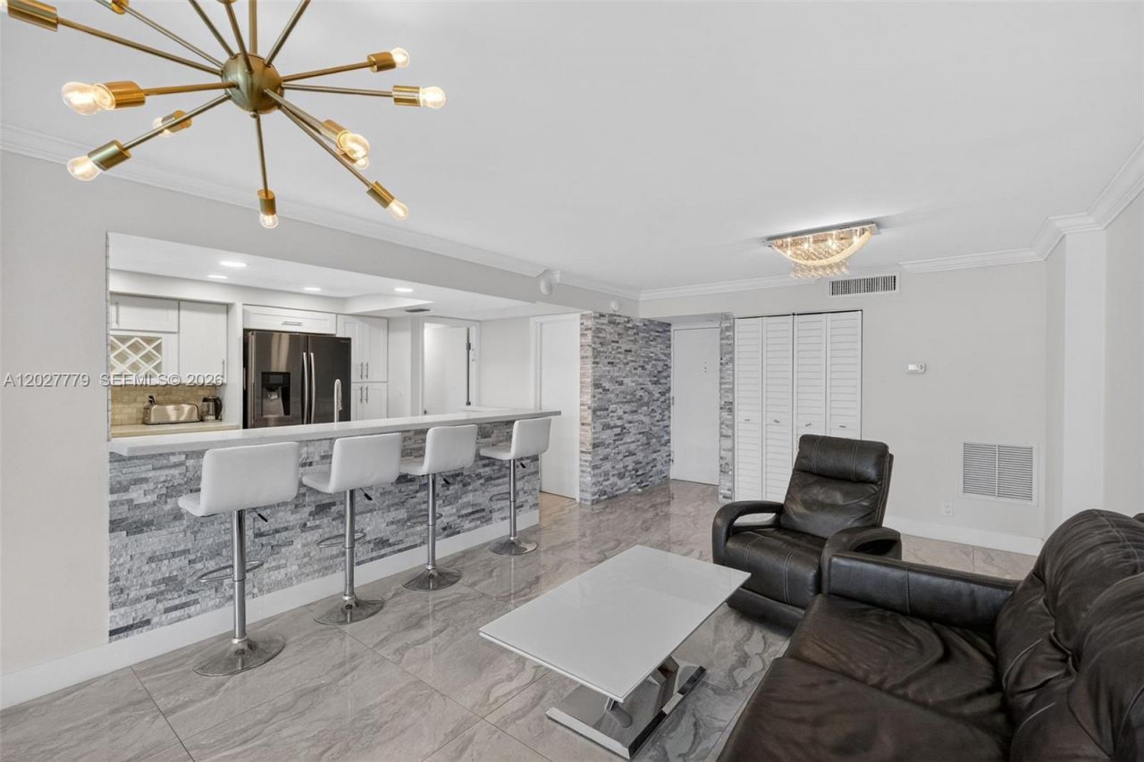 2655 Collins Ave , Unit 1407, Miami Beach, FL 33140 Photo