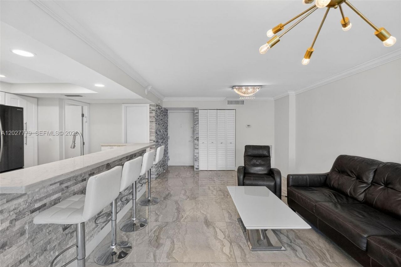 2655 Collins Ave , Unit 1407, Miami Beach, FL 33140 Photo