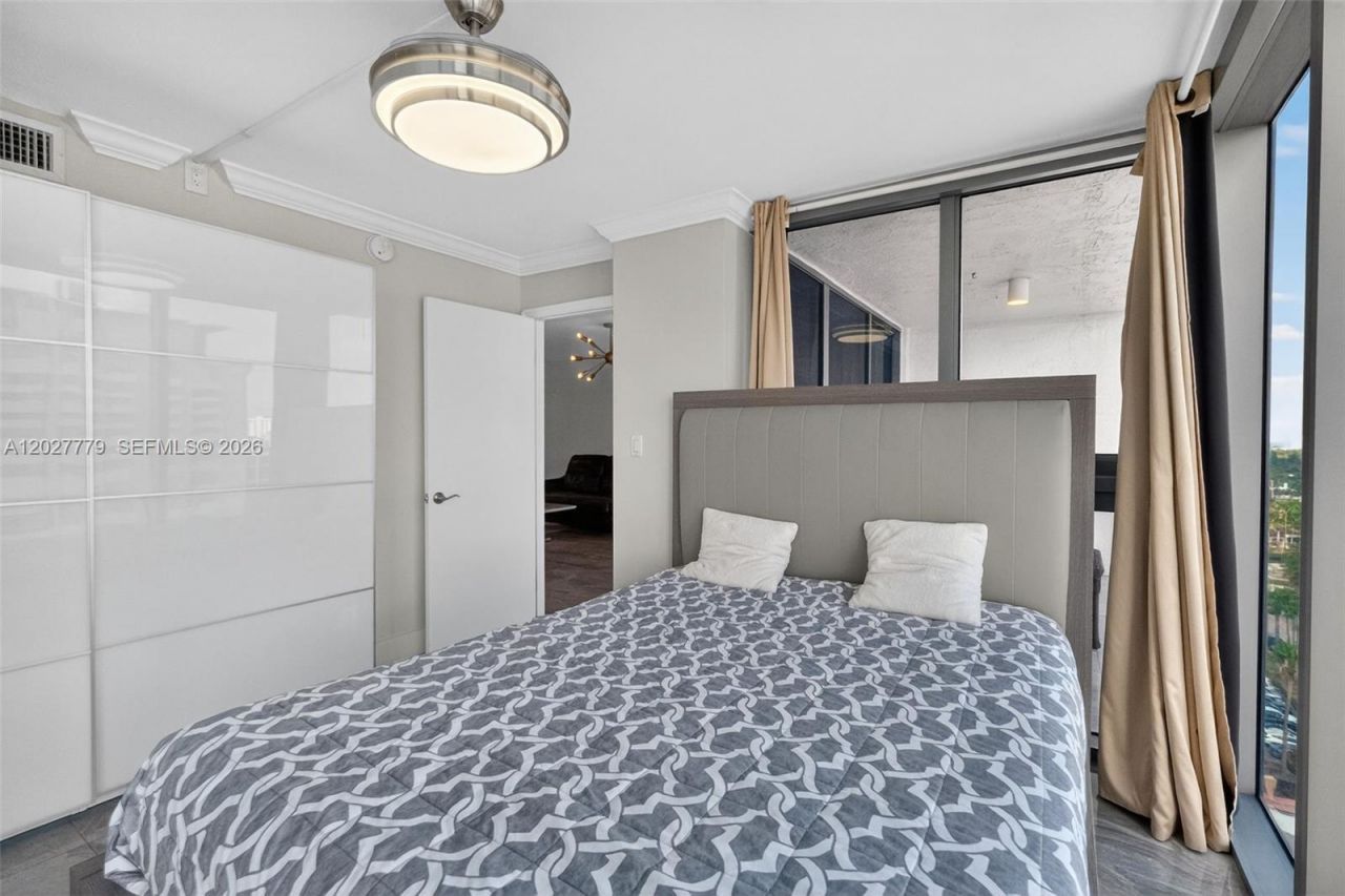 2655 Collins Ave , Unit 1407, Miami Beach, FL 33140 Photo