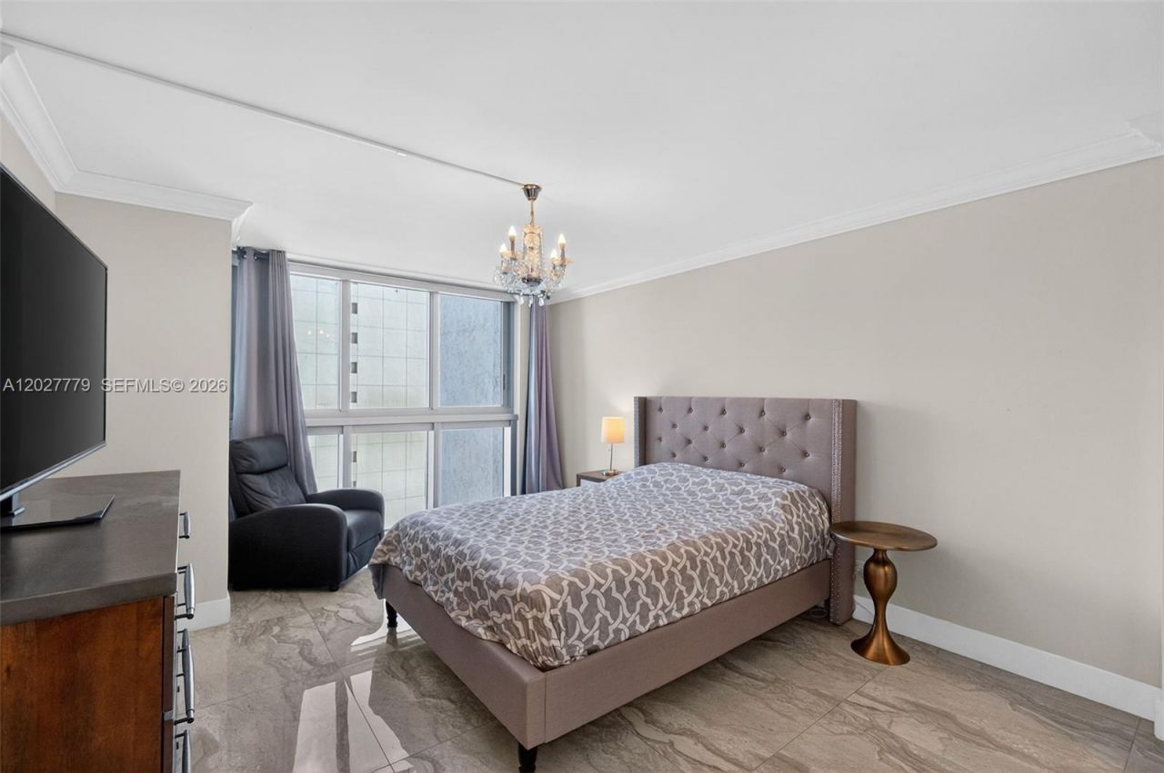 2655 Collins Ave , Unit 1407, Miami Beach, FL 33140 Photo