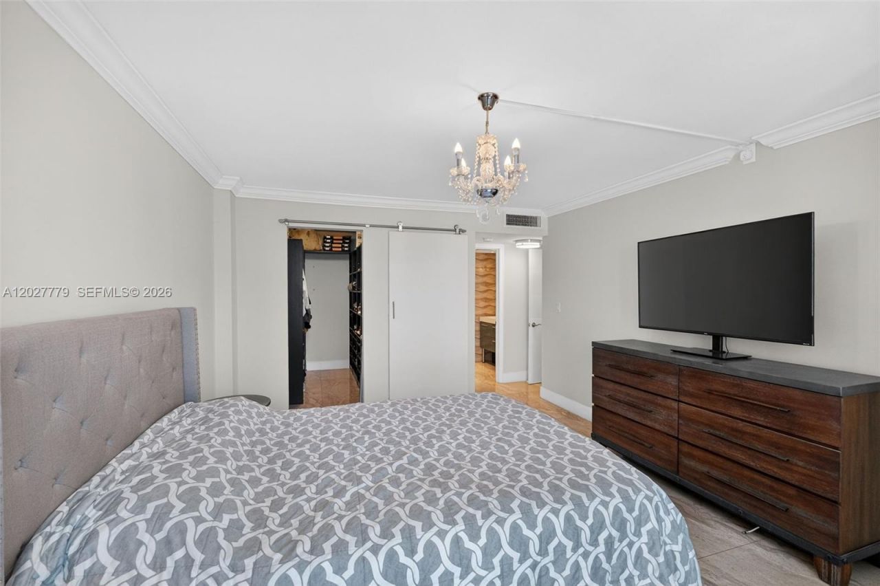 2655 Collins Ave , Unit 1407, Miami Beach, FL 33140 Photo