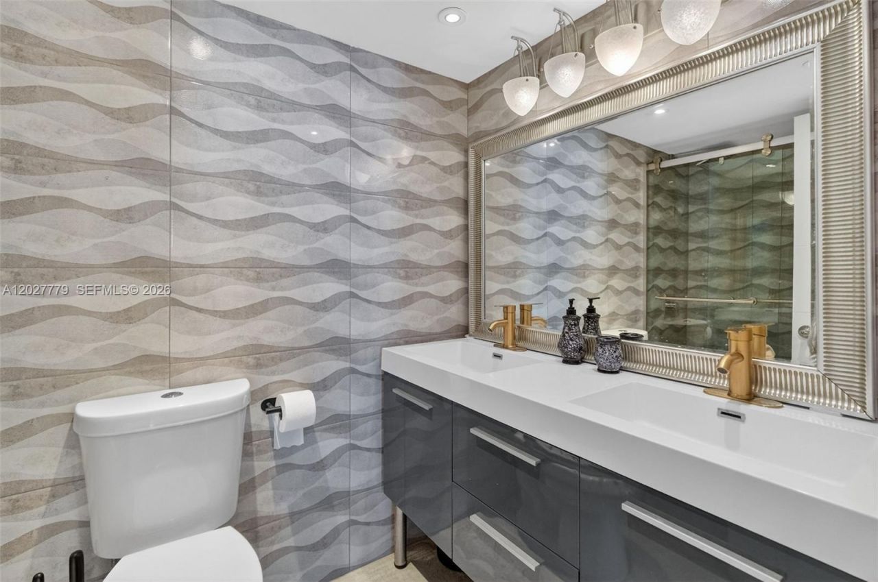 2655 Collins Ave , Unit 1407, Miami Beach, FL 33140 Photo