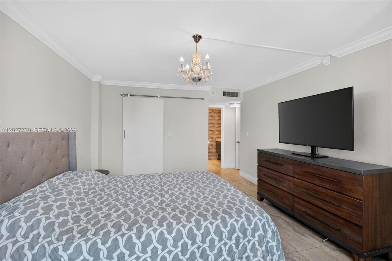 2655 Collins Ave , Unit 1407, Miami Beach, FL 33140 Photo