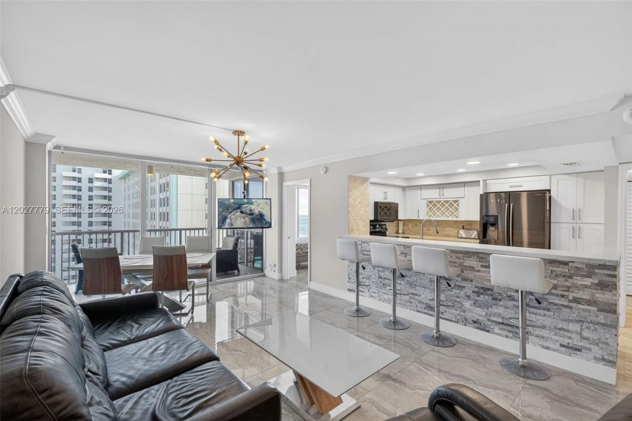 2655 Collins Ave , Unit 1407, Miami Beach, FL 33140 Photo