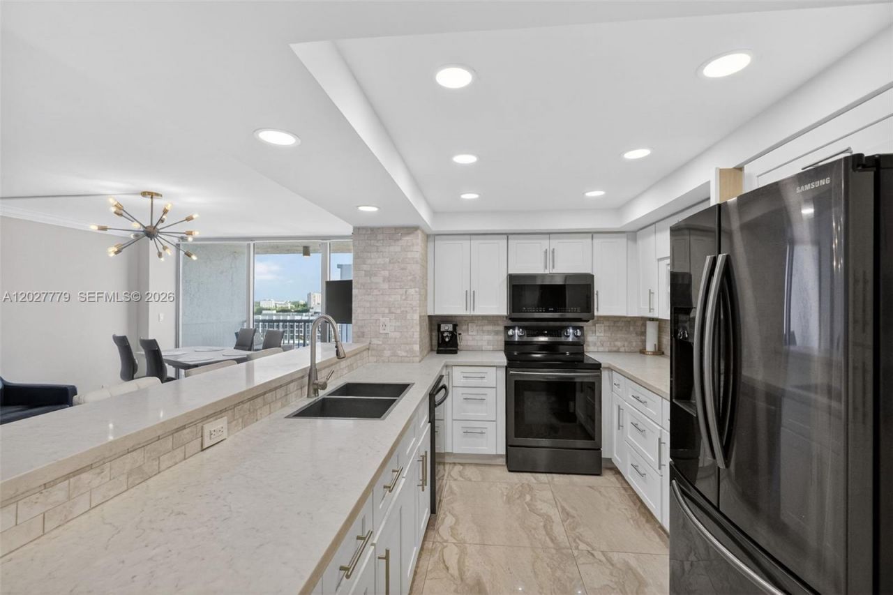 2655 Collins Ave , Unit 1407, Miami Beach, FL 33140 Photo