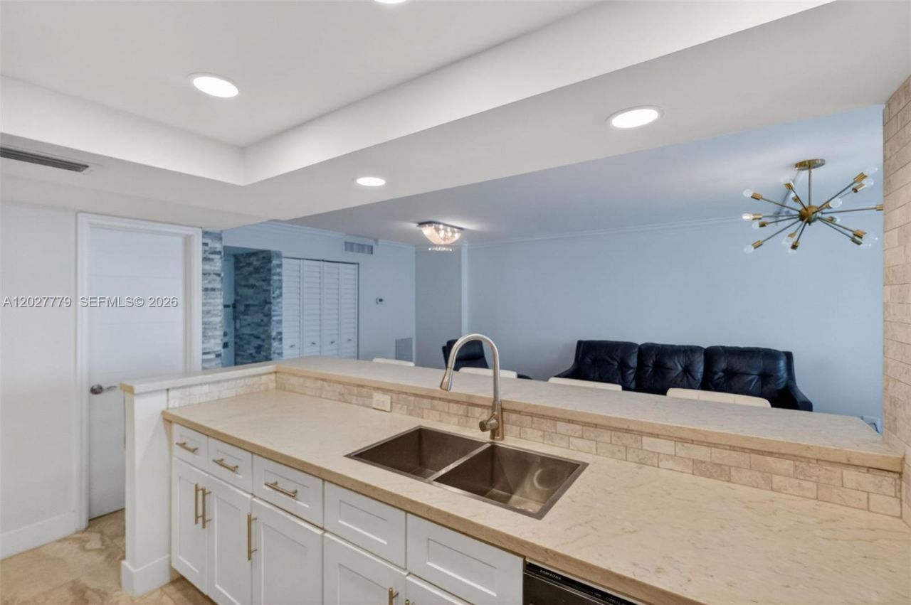 2655 Collins Ave , Unit 1407, Miami Beach, FL 33140 Photo