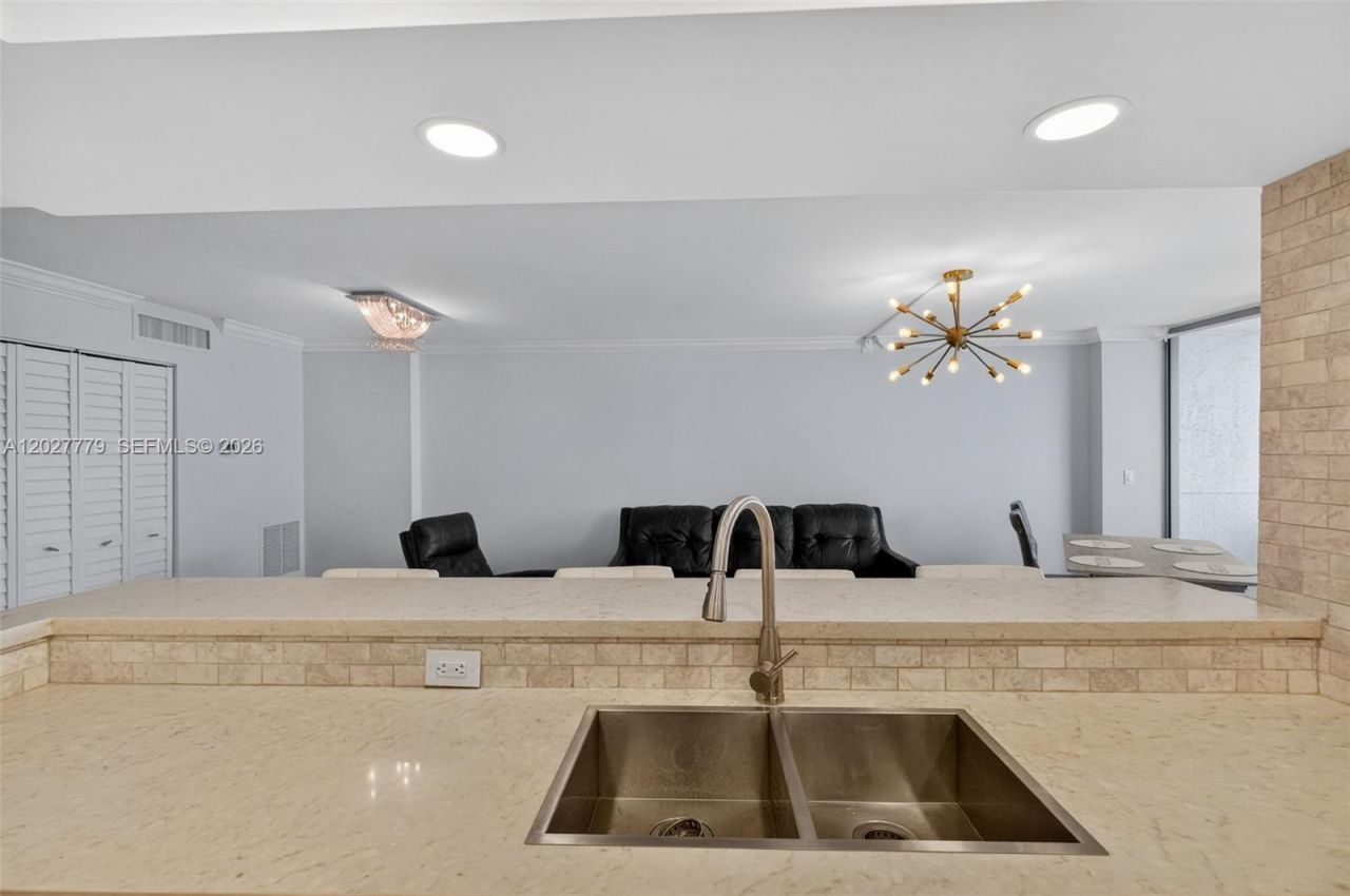 2655 Collins Ave , Unit 1407, Miami Beach, FL 33140 Photo