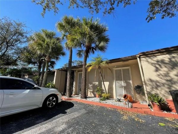 8317 Balgowan Rd , Miami Lakes, FL 33016