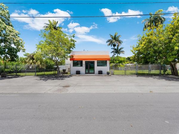 126 NE 1st Ave , Dania Beach, FL 33004