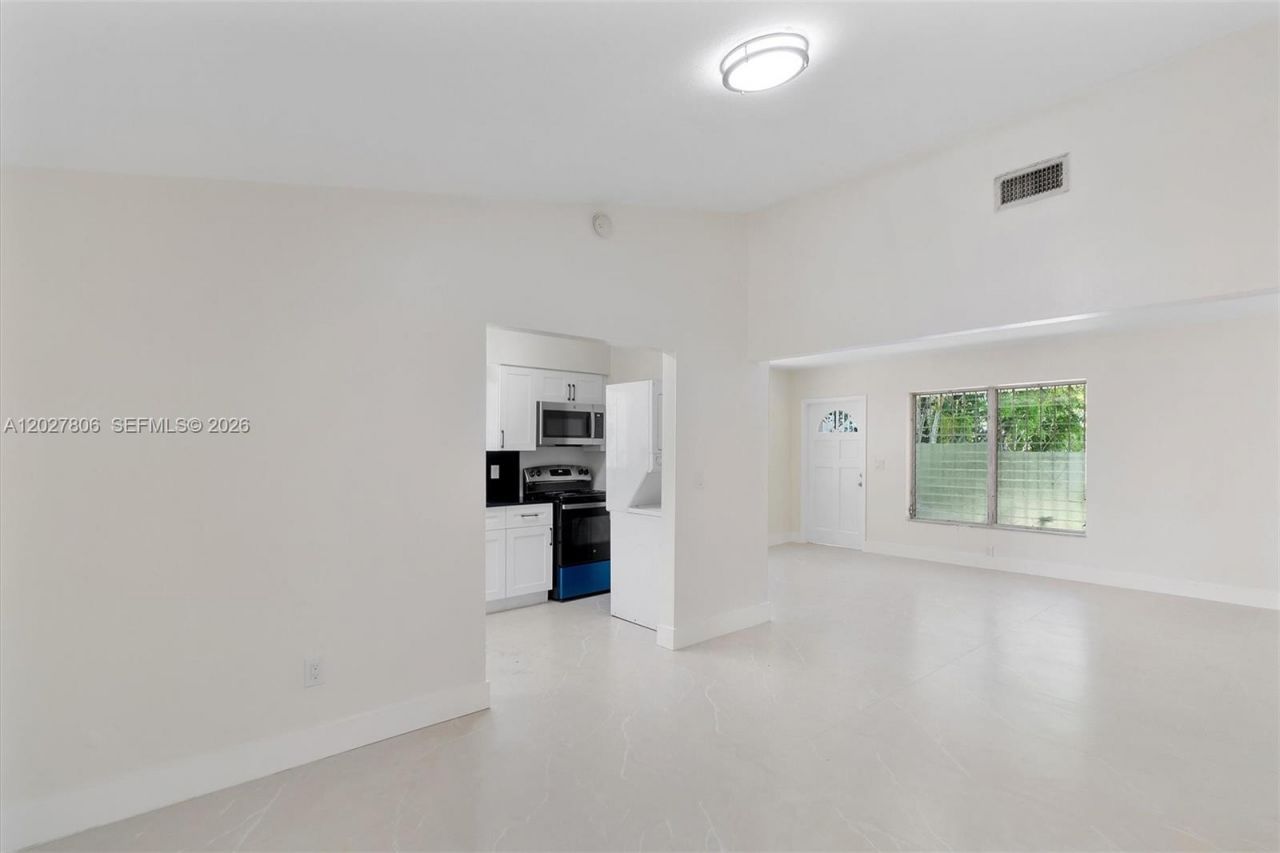 1612 SW 23rd St , Unit 1612, Miami, FL 33145 Photo