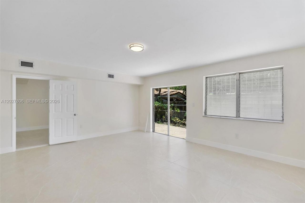1612 SW 23rd St , Unit 1612, Miami, FL 33145 Photo