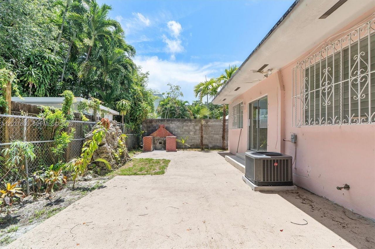 1612 SW 23rd St , Unit 1612, Miami, FL 33145 Photo