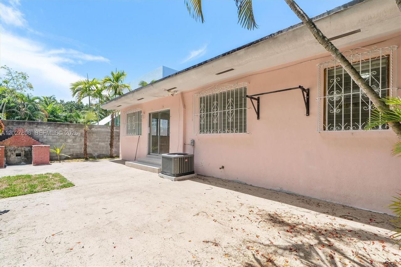 1612 SW 23rd St , Unit 1612, Miami, FL 33145 Photo