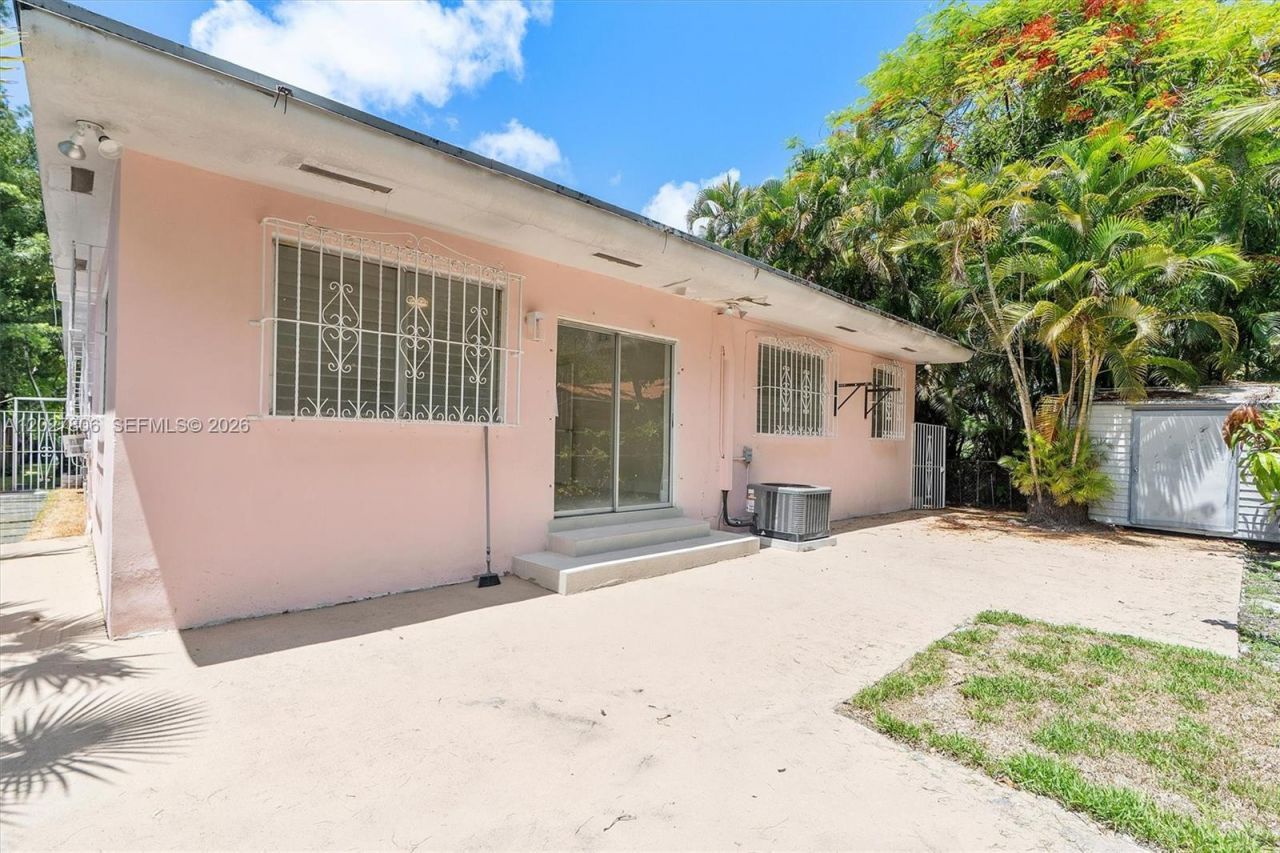 1612 SW 23rd St , Unit 1612, Miami, FL 33145 Photo