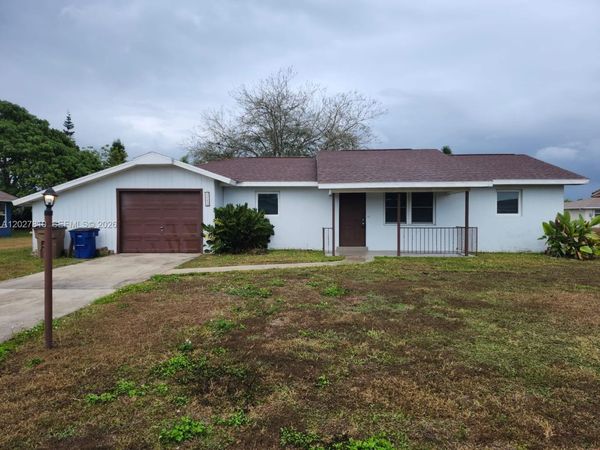 112 Kerr Cir , Lehigh Acres, FL 33936