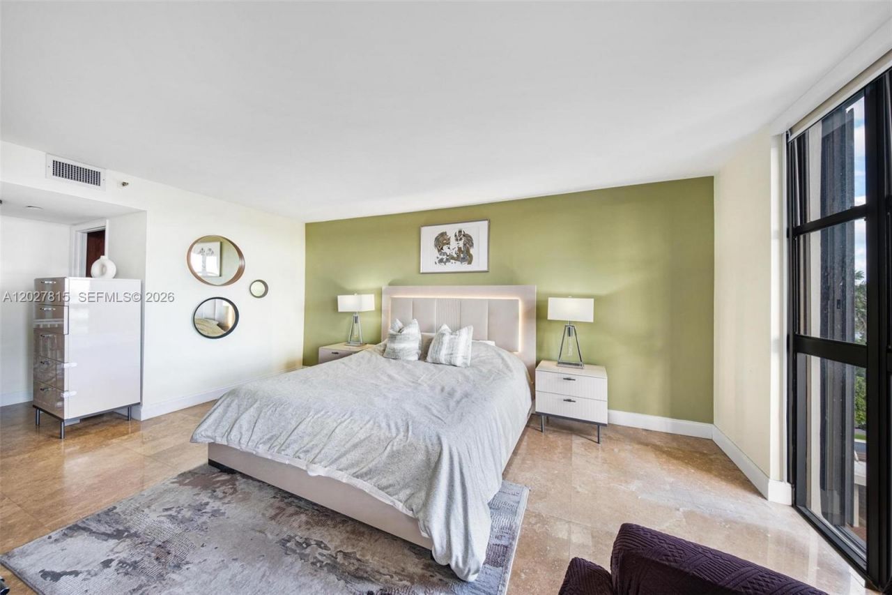 4000 Towerside Ter , Unit 604, Miami, FL 33138 Photo