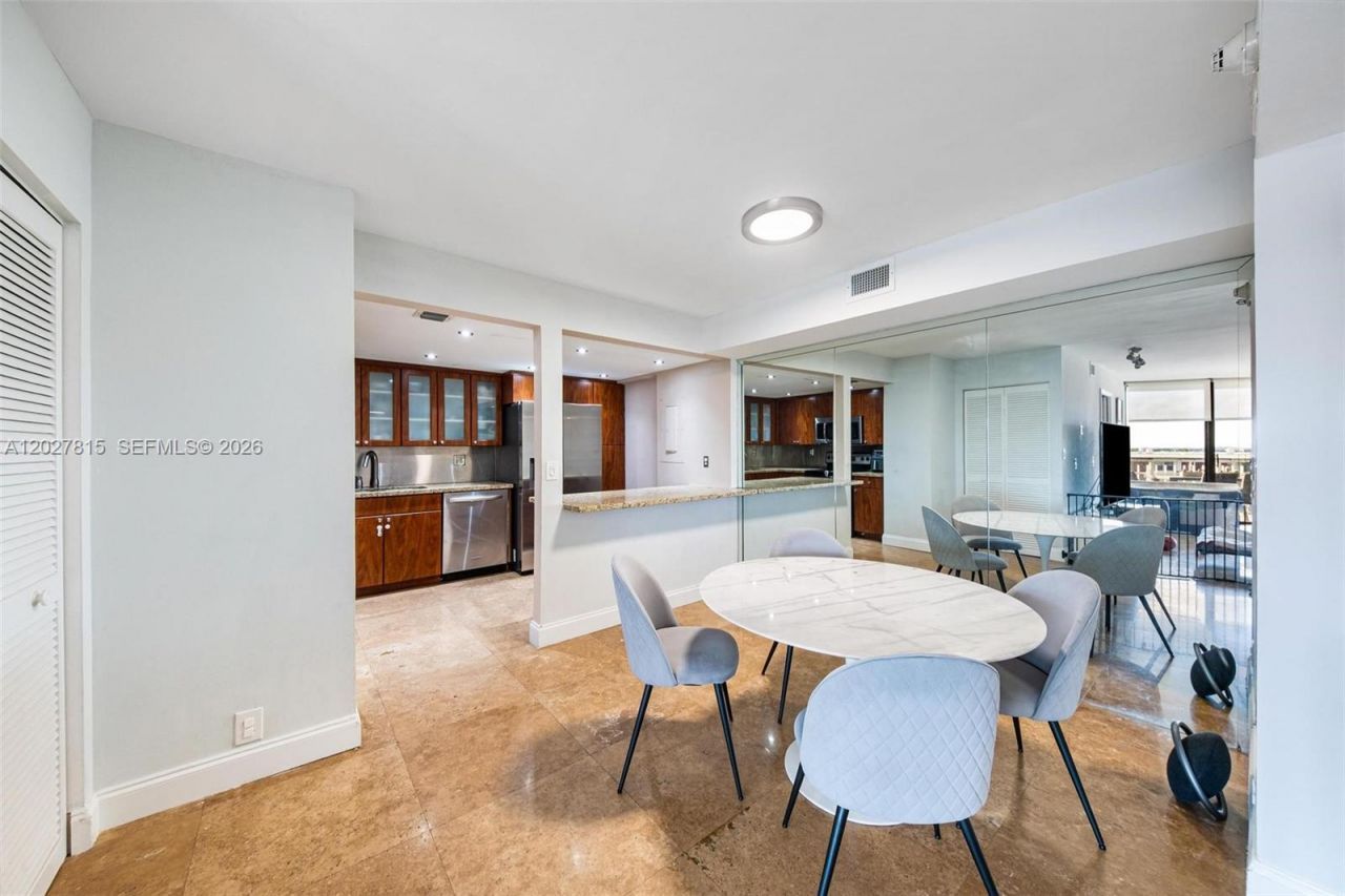 4000 Towerside Ter , Unit 604, Miami, FL 33138 Photo