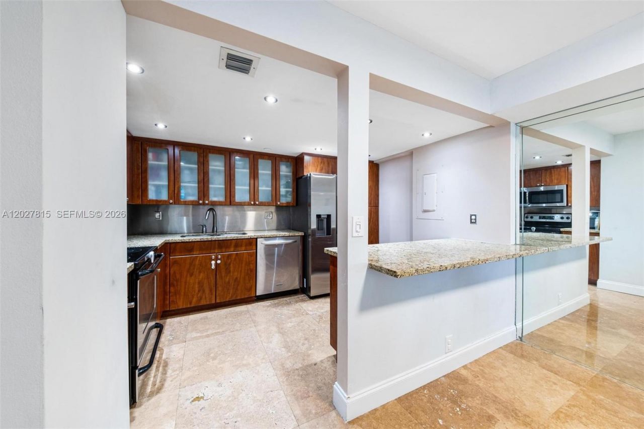 4000 Towerside Ter , Unit 604, Miami, FL 33138 Photo