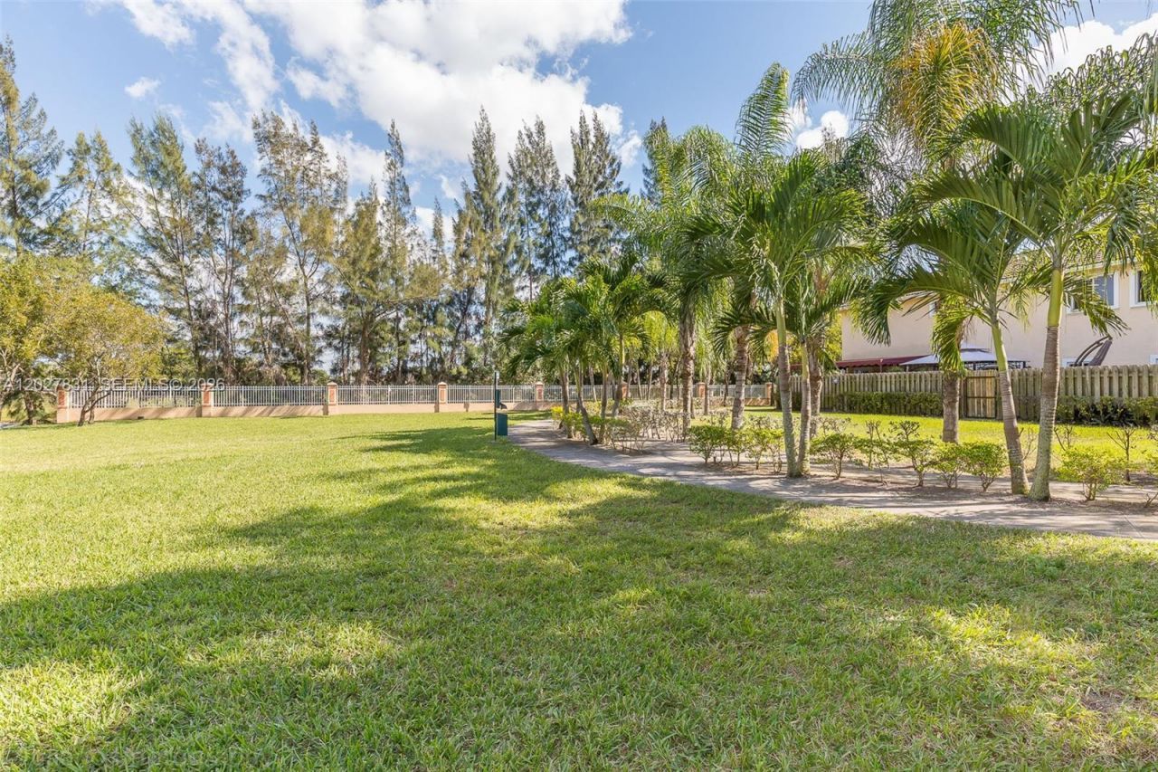 7488 NW 181st St , Unit 7488, Hialeah, FL 33015 Photo