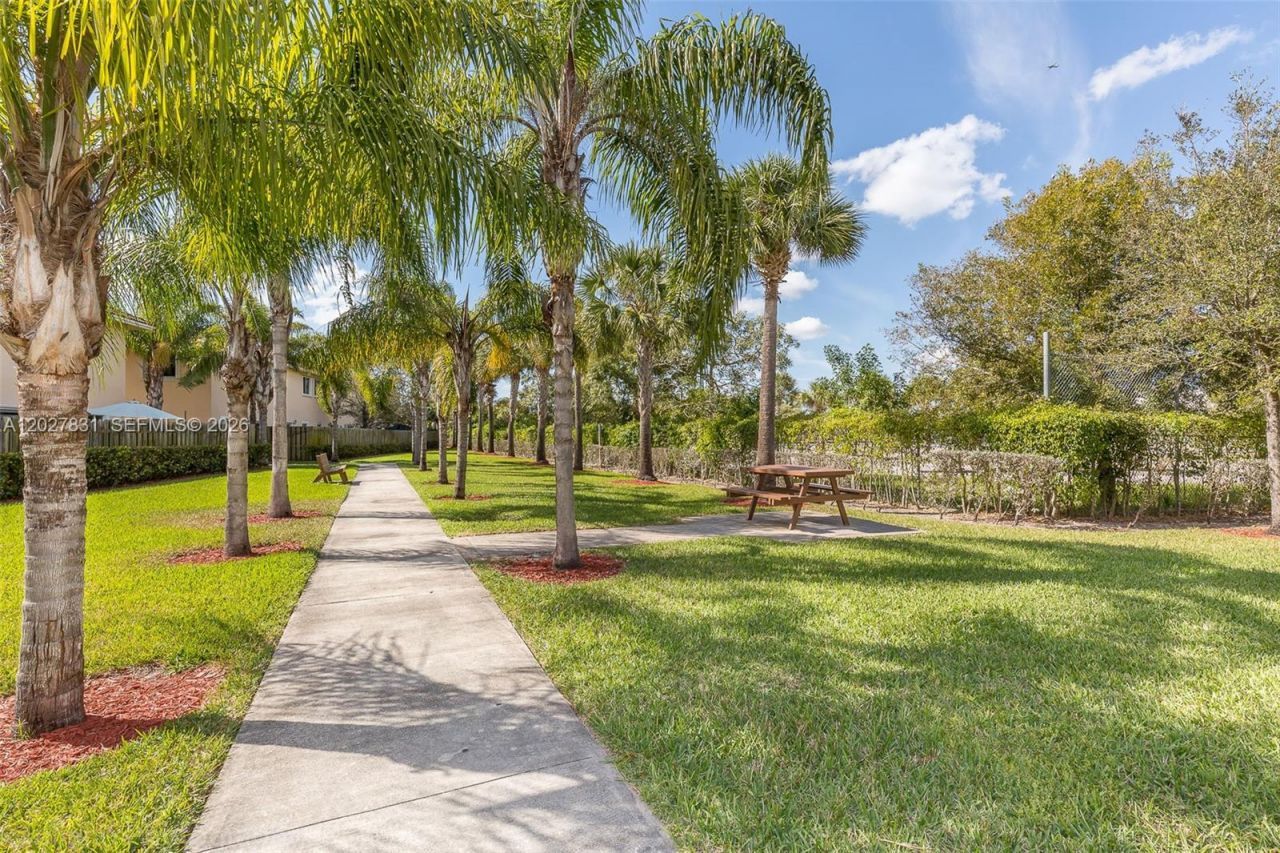 7488 NW 181st St , Unit 7488, Hialeah, FL 33015 Photo